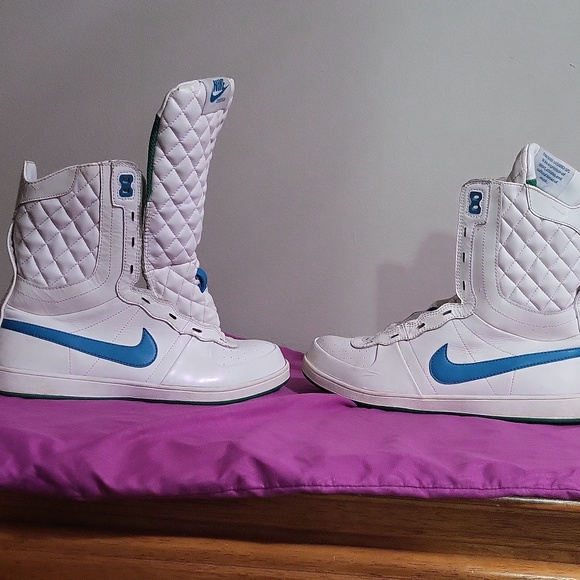 Nike Green Athletic Shoes - Picture 3 of 4